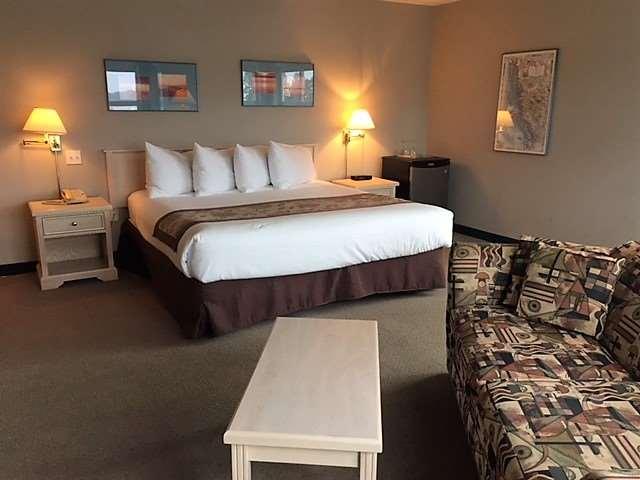 Quarterdeck Inn Port Hardy Room photo