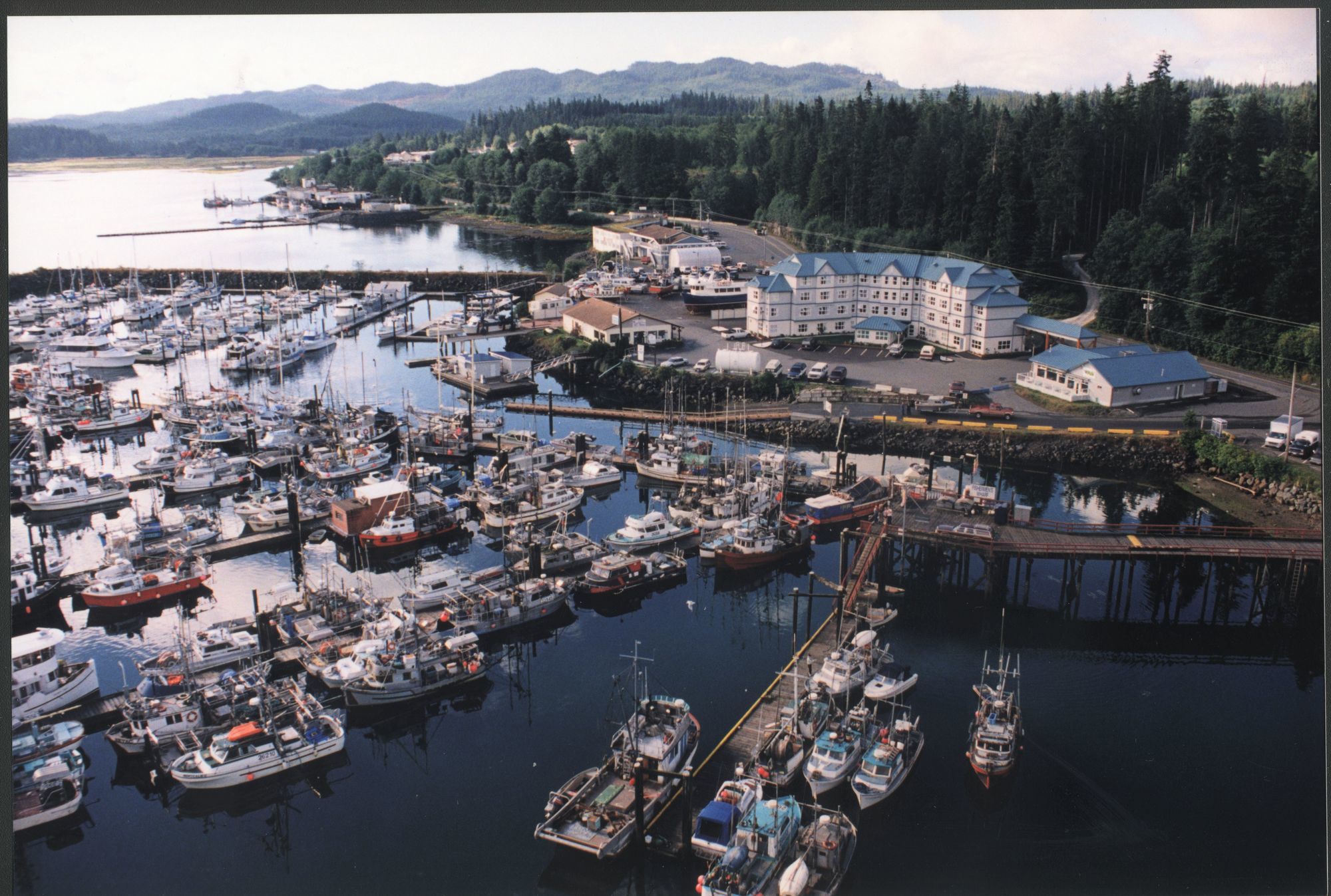 Quarterdeck Inn Port Hardy Exterior photo