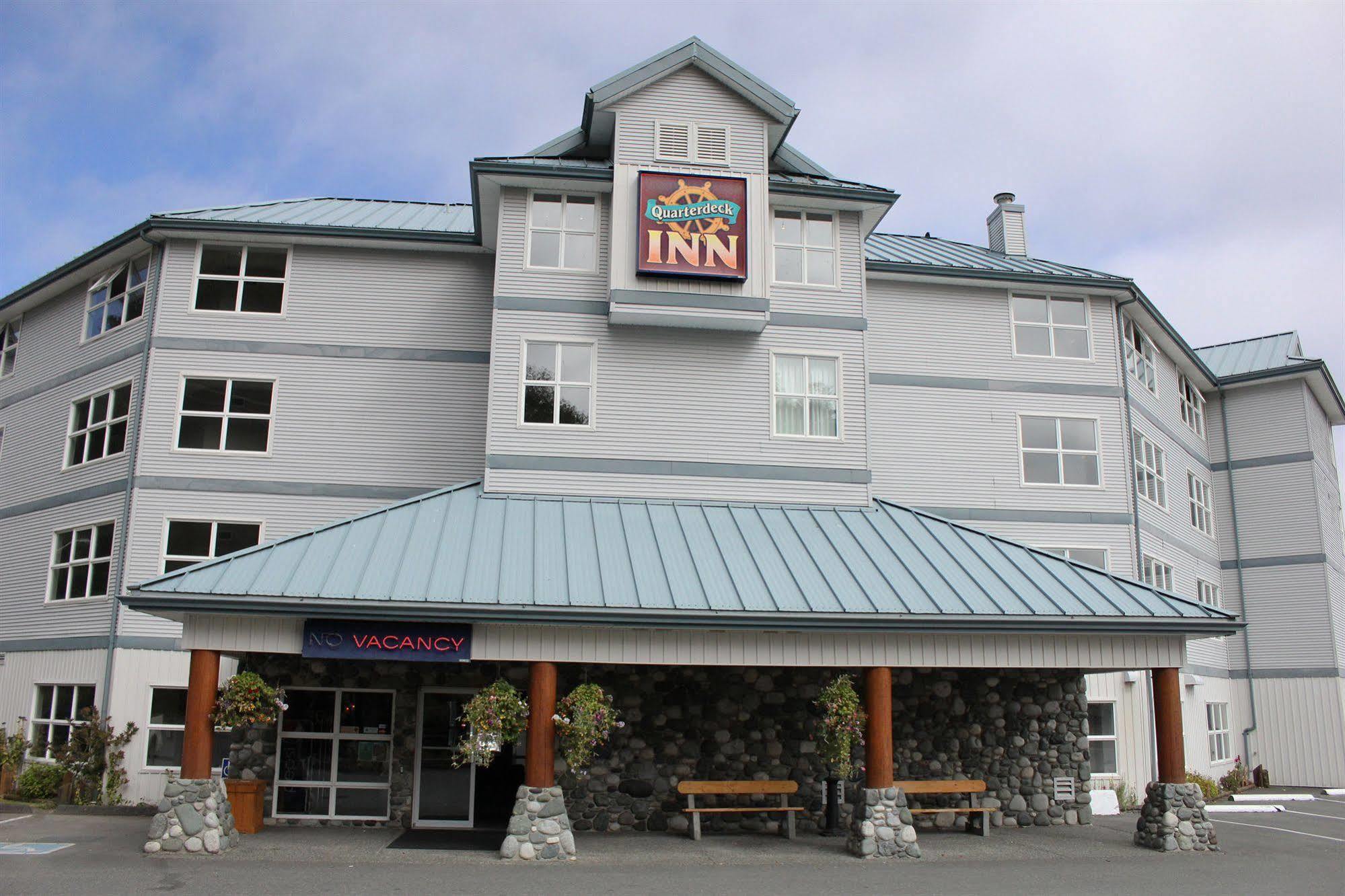 Quarterdeck Inn Port Hardy Exterior photo