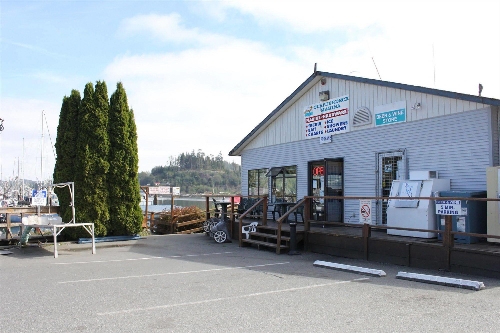 Quarterdeck Inn Port Hardy Exterior photo