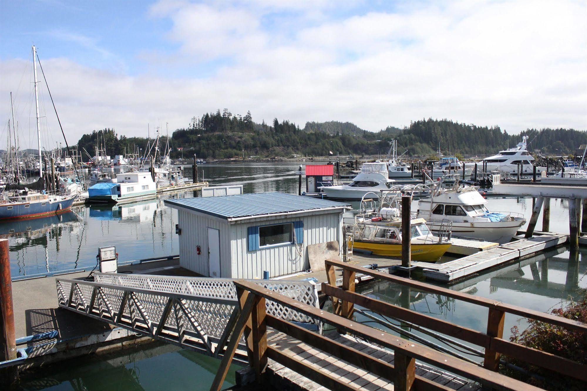 Quarterdeck Inn Port Hardy Exterior photo