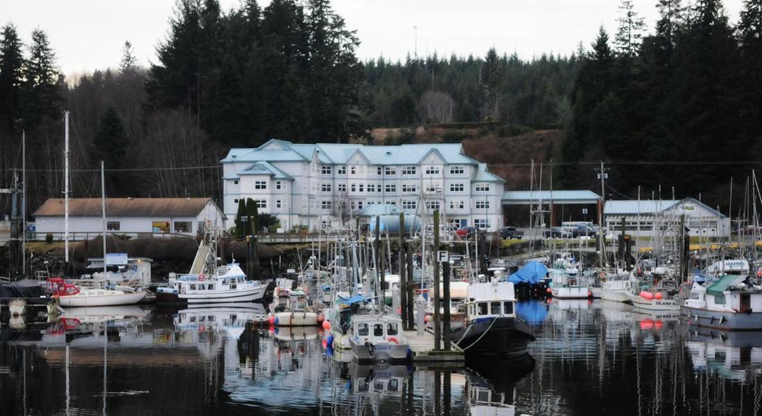 Quarterdeck Inn Port Hardy Exterior photo